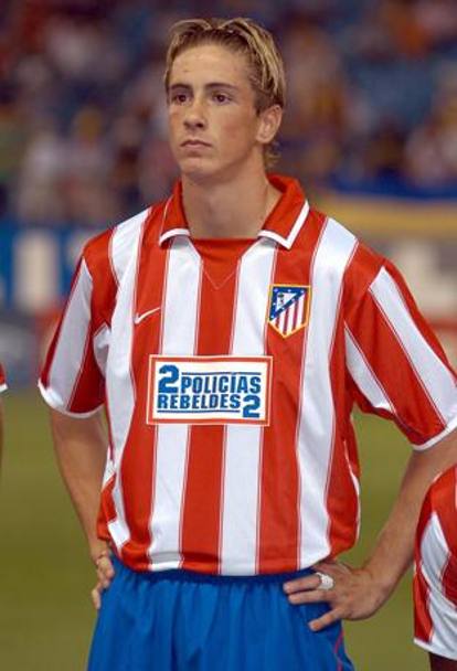 Il Niño Torres esordisce giovanissimo, a soli 17 anni, con l&#39;Atletico Madrid nella Segunda Division  spagnola, segnando un gol in 6 presenze e attestandosi come il più giovane di sempre a scendere in campo per i Colchoneros  (Omega)